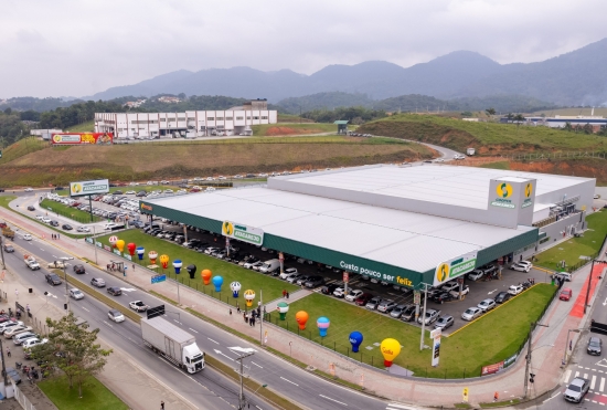 Rede Cooper inaugura primeira loja no formato atacarejo em Blumenau